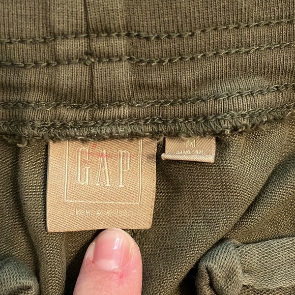 Gap Khaki Shorts Medium - Picture 2 of 4